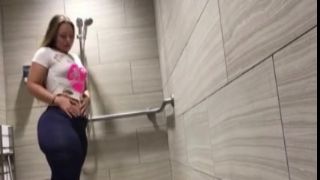 girl with a phat seks porno japan ass takes a shower live on webcam