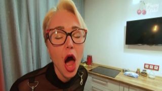 cherry aleksa mizz twerksum onlyfans blonde with glasses fucked in the ass o