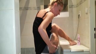 naughty teen filming 21-naturals herself in the bathroom