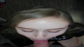 Light haired horny teen with nice ass sucks the dick