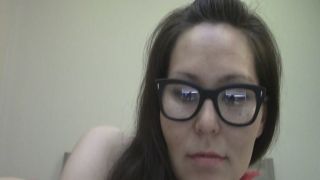 nerdy woman masturbates in front of the vivian schmitt geil webcam