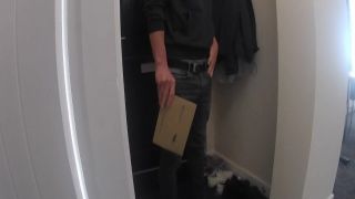 sex_associates recently divorced julesari nsfw mom flashes her body, seduces and fucks delivery guy. she let him cum inside