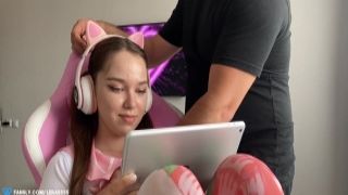 deluxe_bitch decides to fuck while she plays video tdr-3000 jav ga